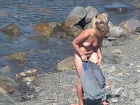 Nu1274#Nude beach voyeur. Our operator takes a shoots from of young girls at maximum zoom fr