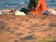 Nu1041#The guy pet the girl on the nude beach