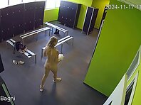Lo1044#Spycam in locker room