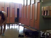 Lo1428#Pumped babe dresses up before training. Our cameraman filmed by a hidden camera of he