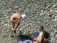 Nu1190#Blowjob on the beach in the sun - it's fine! She sucks while sunbathing.