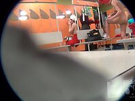 Lo1171#Women after a shower cream smeared their young elastic body. How do you want to help 