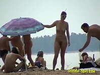 Nu1094#The girls on the nude beach to show off their young naked bodies