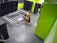 Lo1042#Spycam in locker room