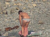 Nu1890#A young girl came to the beach. She thinks that no one is around. Therefore, she calm