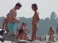 Nu1367#Nude beach voyeur cam is noticed another beauty in the crowd and focused on her. Tall