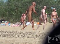 Nu2119#Next to the sports field there is a very nice company. Several young women with beaut