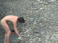 Nu2103#A young couple came to the beach. They quickly took off their clothes and went swimmi