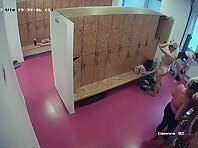 Lo2037#There are many women in the locker room, some have already finished playing sports, w