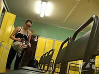 Lo1181#Girls and women strip and wiped with a towel in the pool locker room