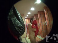 Sh983#Some women take a shower, soap suds dripping on their shiny skin, sometimes it wants 